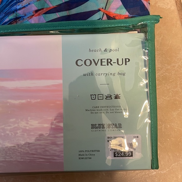 Beach & pool cover-up with carrying case - Picture 2 of 2
